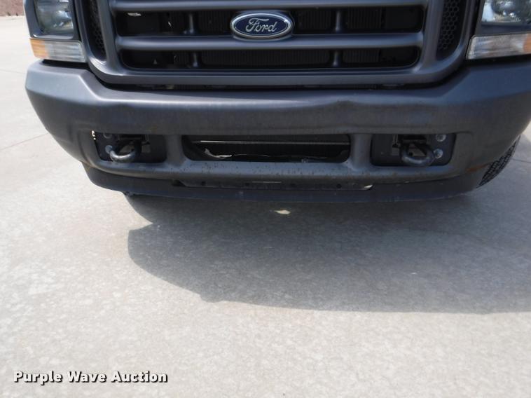 image for item DD0874 2004 Ford F350 Super Duty XL pickup truck cab and chassis
