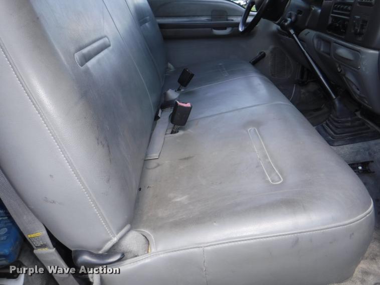 image for item DD0874 2004 Ford F350 Super Duty XL pickup truck cab and chassis