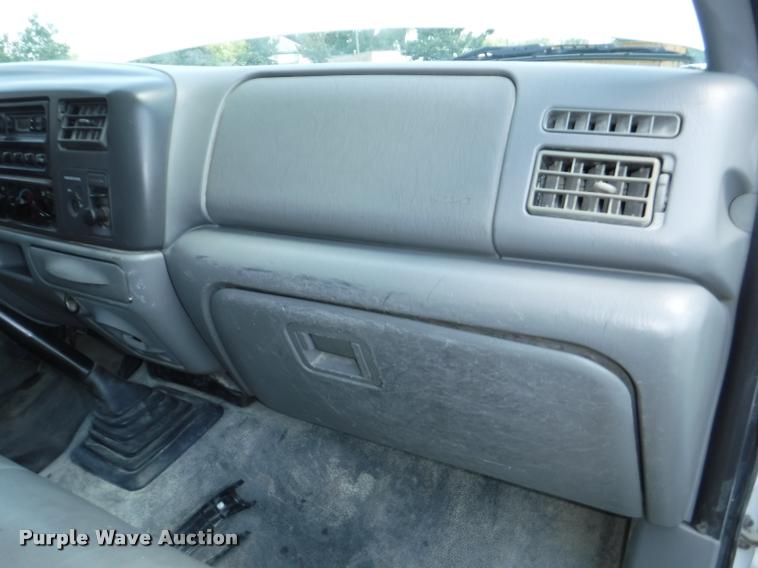 image for item DD0874 2004 Ford F350 Super Duty XL pickup truck cab and chassis