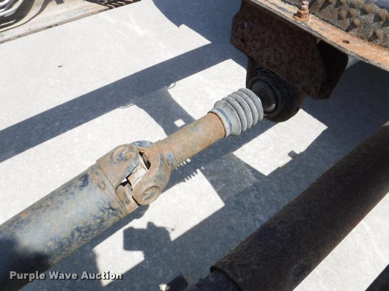 image for item DD0874 2004 Ford F350 Super Duty XL pickup truck cab and chassis