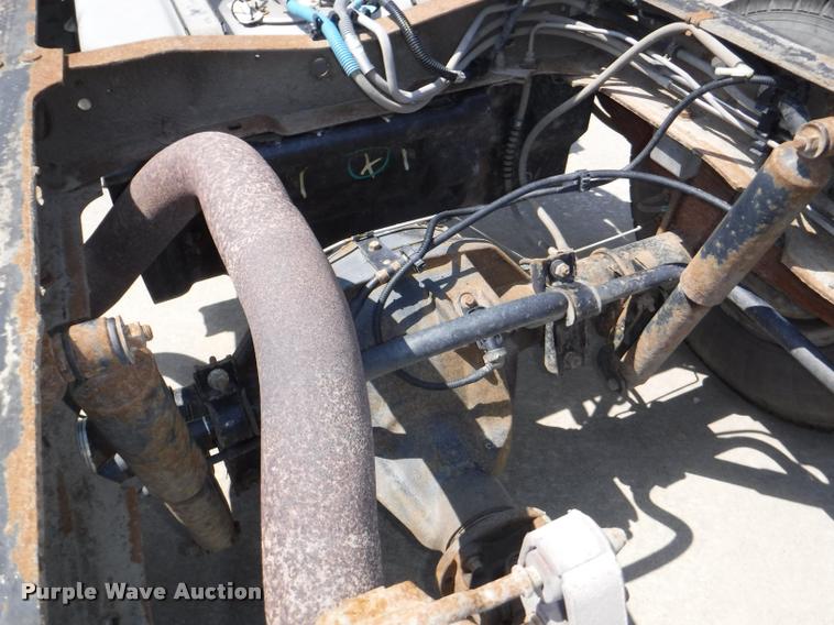 image for item DD0874 2004 Ford F350 Super Duty XL pickup truck cab and chassis