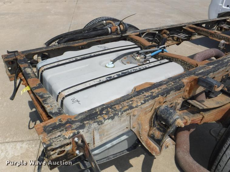 image for item DD0874 2004 Ford F350 Super Duty XL pickup truck cab and chassis