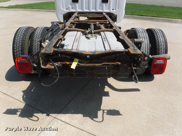 image for item DD0874 2004 Ford F350 Super Duty XL pickup truck cab and chassis