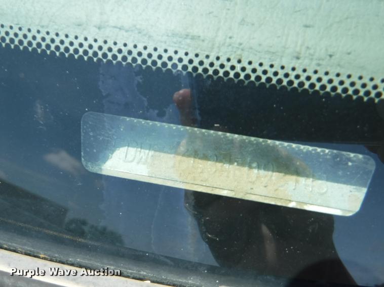 image for item DD0874 2004 Ford F350 Super Duty XL pickup truck cab and chassis