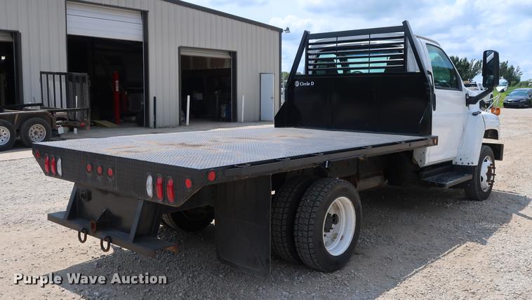 image for item DD1682 2004 GMC C5C042 flatbed truck