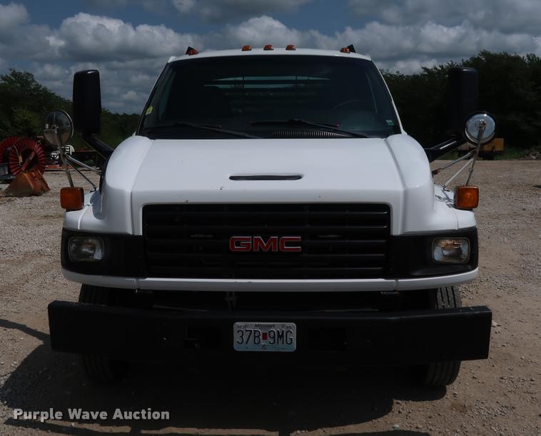 image for item DD1682 2004 GMC C5C042 flatbed truck