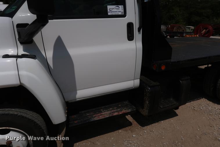 image for item DD1682 2004 GMC C5C042 flatbed truck