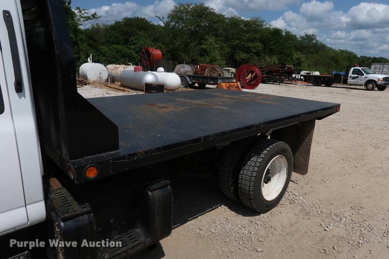 image for item DD1682 2004 GMC C5C042 flatbed truck