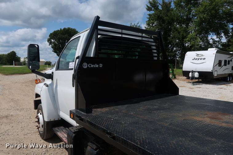image for item DD1682 2004 GMC C5C042 flatbed truck