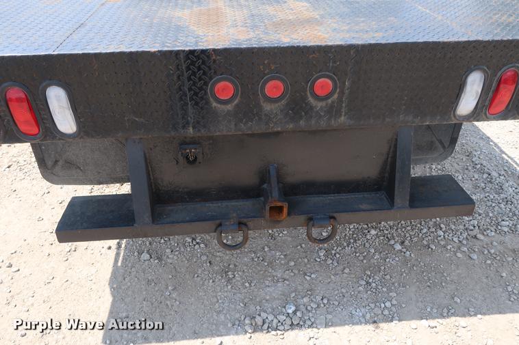 image for item DD1682 2004 GMC C5C042 flatbed truck