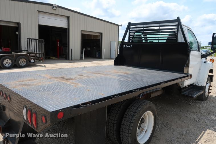 image for item DD1682 2004 GMC C5C042 flatbed truck