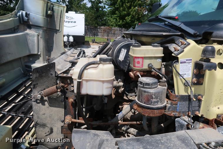 image for item DD1682 2004 GMC C5C042 flatbed truck