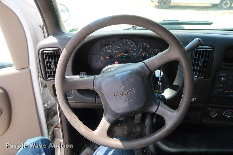 image for item DD1682 2004 GMC C5C042 flatbed truck