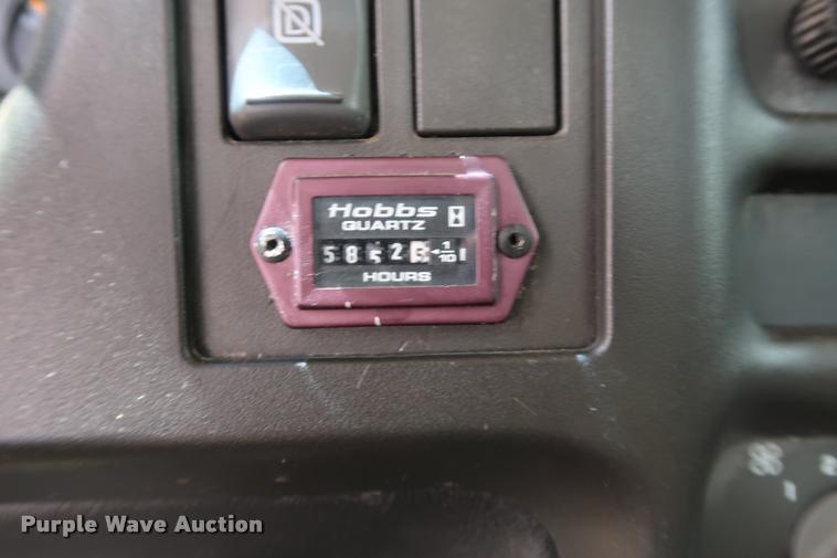 image for item DD1682 2004 GMC C5C042 flatbed truck