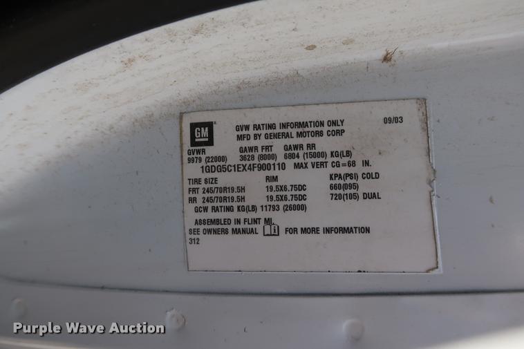 image for item DD1682 2004 GMC C5C042 flatbed truck