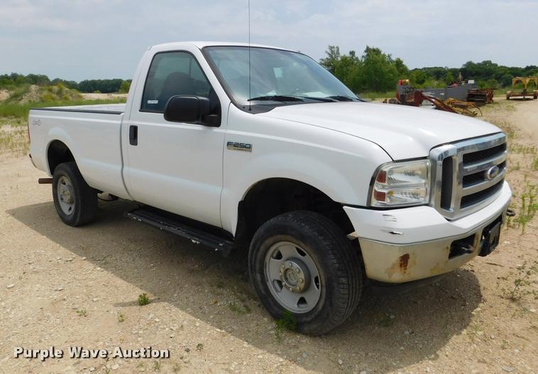 image for item DE9771 2006 Ford F250 Super Duty pickup truck