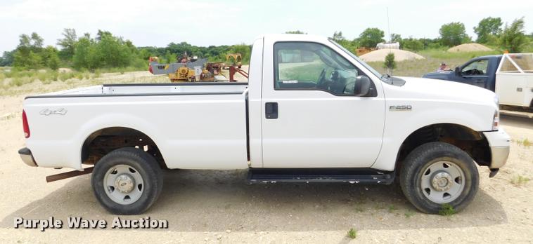 image for item DE9771 2006 Ford F250 Super Duty pickup truck