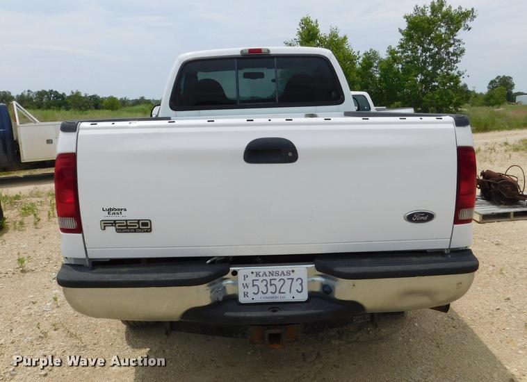 image for item DE9771 2006 Ford F250 Super Duty pickup truck