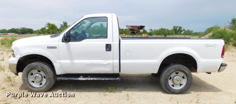 image for item DE9771 2006 Ford F250 Super Duty pickup truck