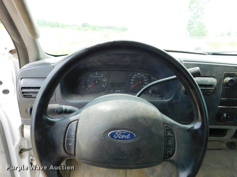 image for item DE9771 2006 Ford F250 Super Duty pickup truck