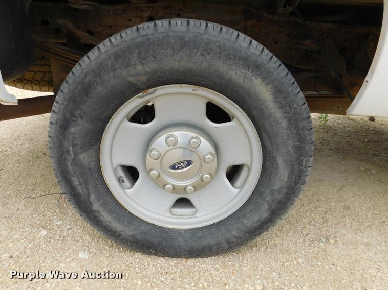 image for item DE9771 2006 Ford F250 Super Duty pickup truck