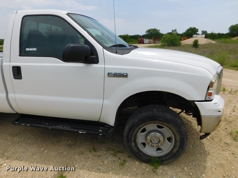 image for item DE9771 2006 Ford F250 Super Duty pickup truck
