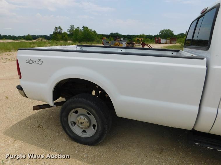 image for item DE9771 2006 Ford F250 Super Duty pickup truck