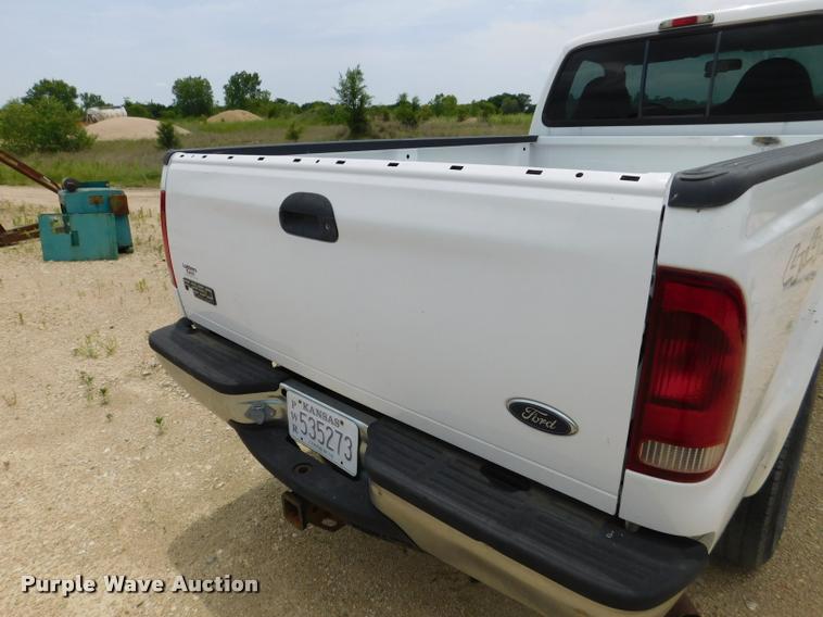 image for item DE9771 2006 Ford F250 Super Duty pickup truck