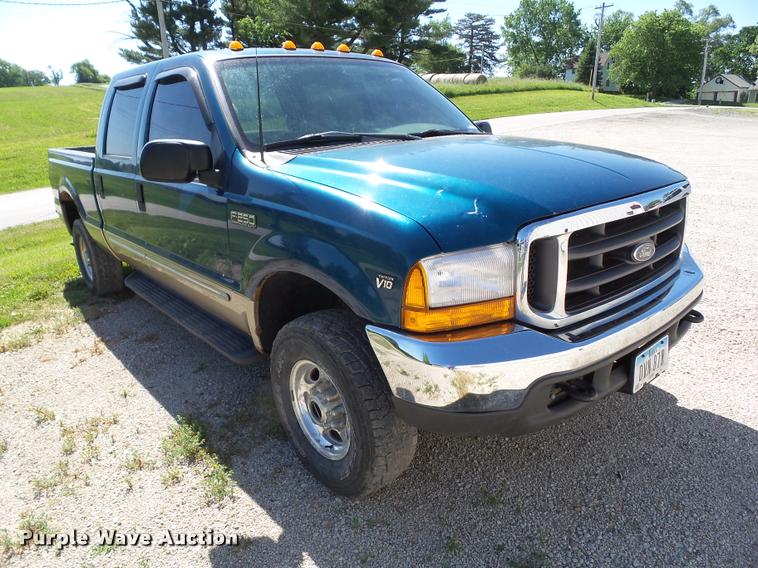 image for item DH9331 2000 Ford F250 Super Duty Crew Cab pickup truck