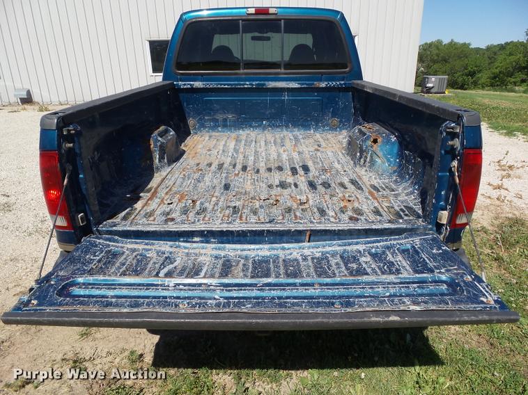 image for item DH9331 2000 Ford F250 Super Duty Crew Cab pickup truck