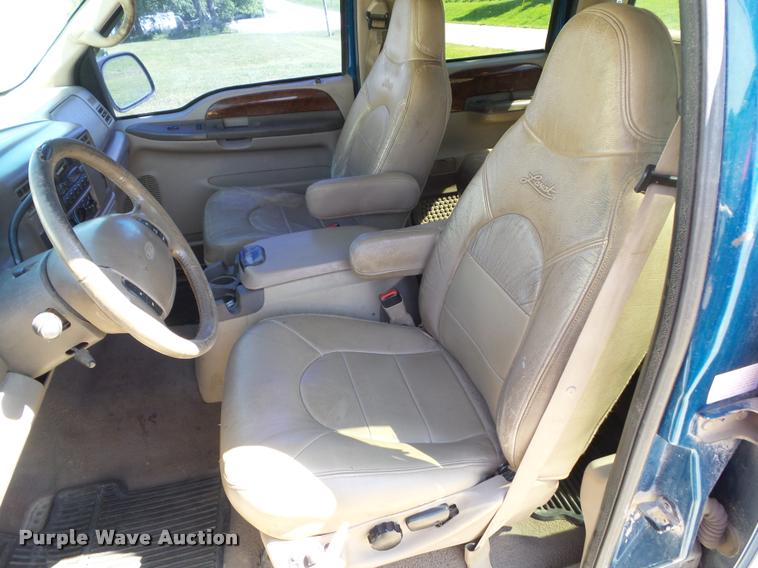 image for item DH9331 2000 Ford F250 Super Duty Crew Cab pickup truck