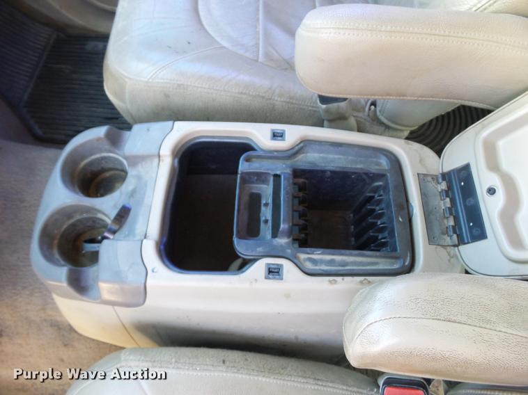 image for item DH9331 2000 Ford F250 Super Duty Crew Cab pickup truck