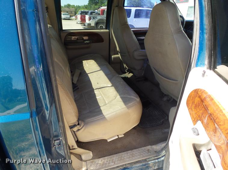 image for item DH9331 2000 Ford F250 Super Duty Crew Cab pickup truck