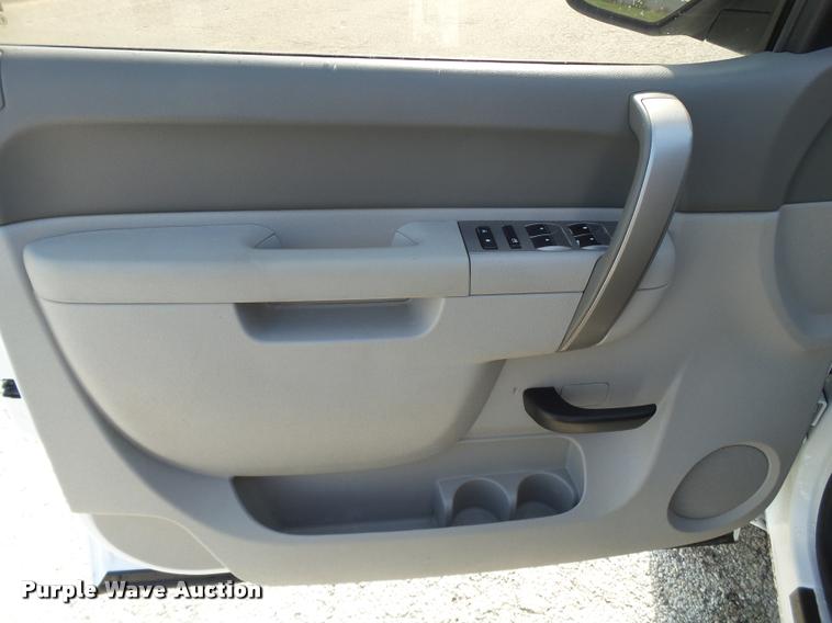 image for item DL9030 2013 Chevrolet Silverado 2500 HD Crew Cab pickup truck