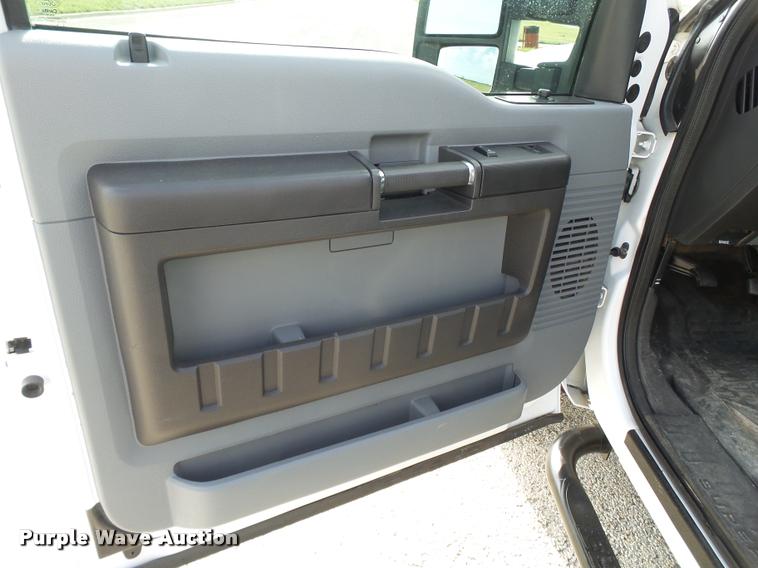 image for item DL9032 2014 Ford F250 Super Duty SuperCab flatbed pickup truck