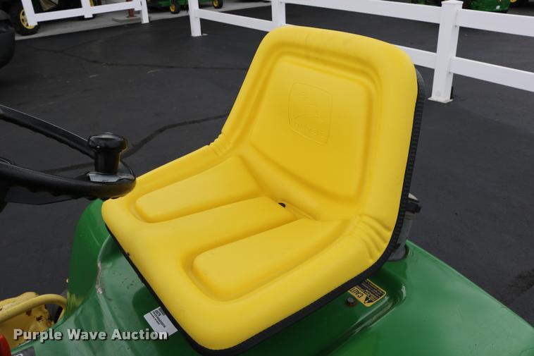 image for item DM9301 1986 John Deere 420 lawn mower