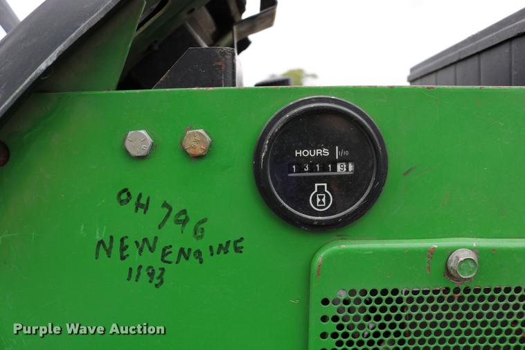 image for item DM9301 1986 John Deere 420 lawn mower