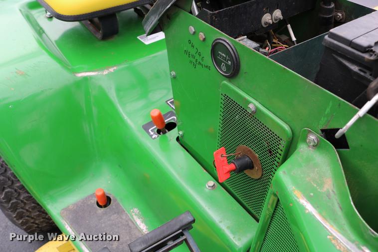 image for item DM9301 1986 John Deere 420 lawn mower