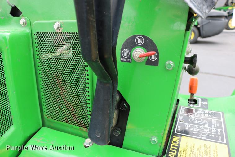 image for item DM9301 1986 John Deere 420 lawn mower