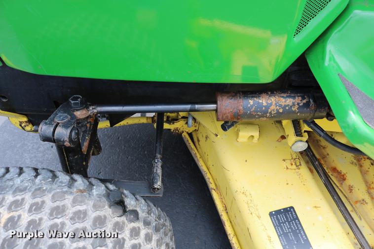 image for item DM9301 1986 John Deere 420 lawn mower