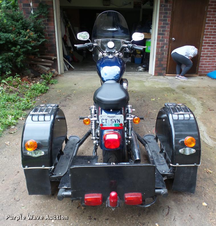 image for item DP9728 2013 Harley Davidson XL883L motorcycle with Voyager tricycle kit