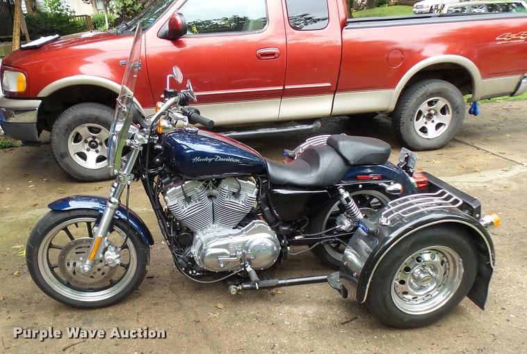 image for item DP9728 2013 Harley Davidson XL883L motorcycle with Voyager tricycle kit