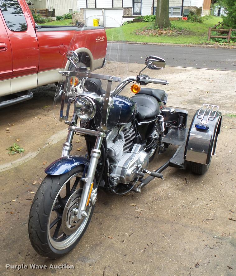 image for item DP9728 2013 Harley Davidson XL883L motorcycle with Voyager tricycle kit