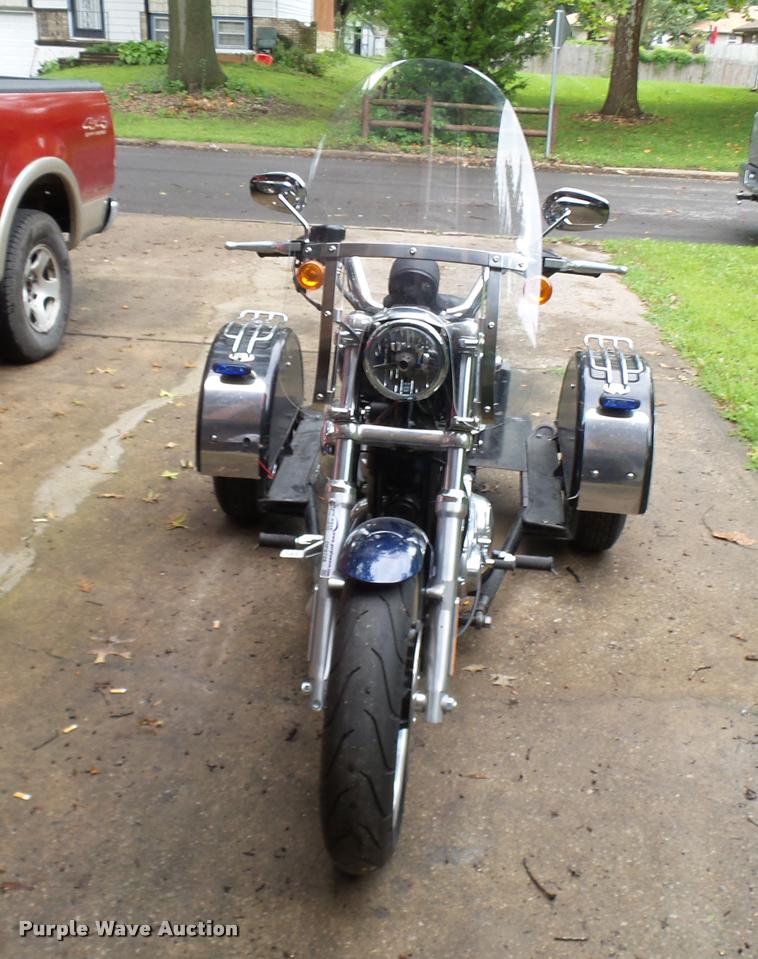 image for item DP9728 2013 Harley Davidson XL883L motorcycle with Voyager tricycle kit