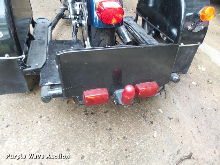 image for item DP9728 2013 Harley Davidson XL883L motorcycle with Voyager tricycle kit