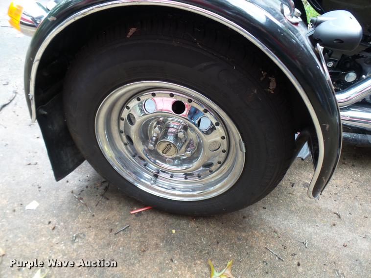 image for item DP9728 2013 Harley Davidson XL883L motorcycle with Voyager tricycle kit