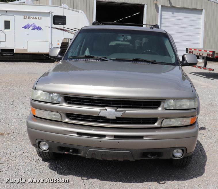 image for item DQ9393 2003 Chevrolet Suburban 1500 Z71 SUV
