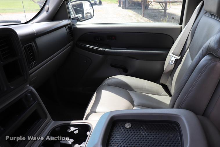 image for item DQ9393 2003 Chevrolet Suburban 1500 Z71 SUV