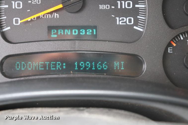 image for item DQ9393 2003 Chevrolet Suburban 1500 Z71 SUV