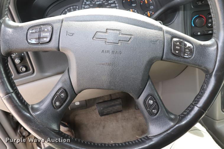 image for item DQ9393 2003 Chevrolet Suburban 1500 Z71 SUV